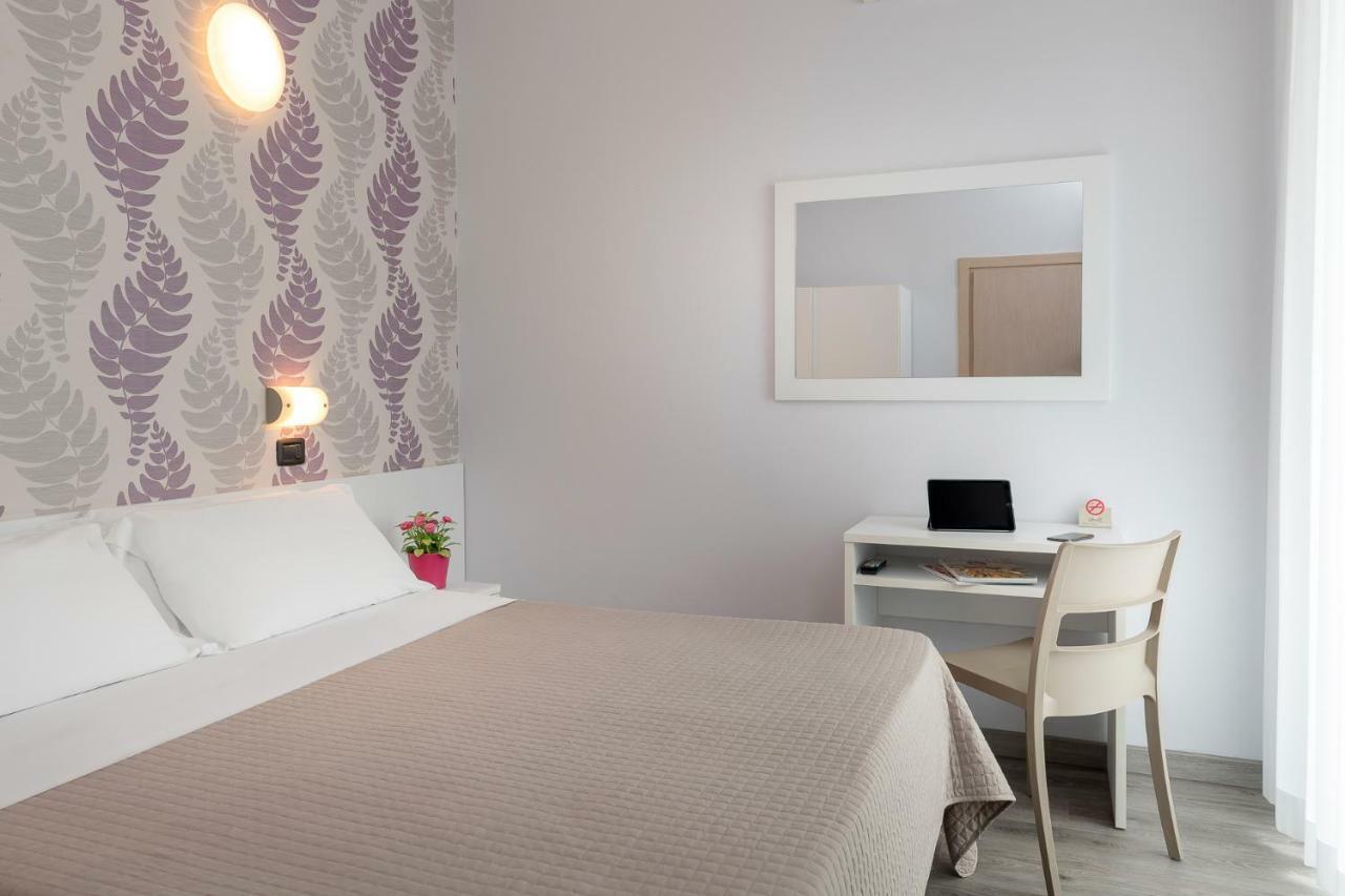 Hotel Ervill ريميني المظهر الخارجي الصورة