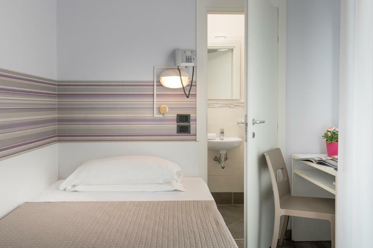 Hotel Ervill ريميني المظهر الخارجي الصورة